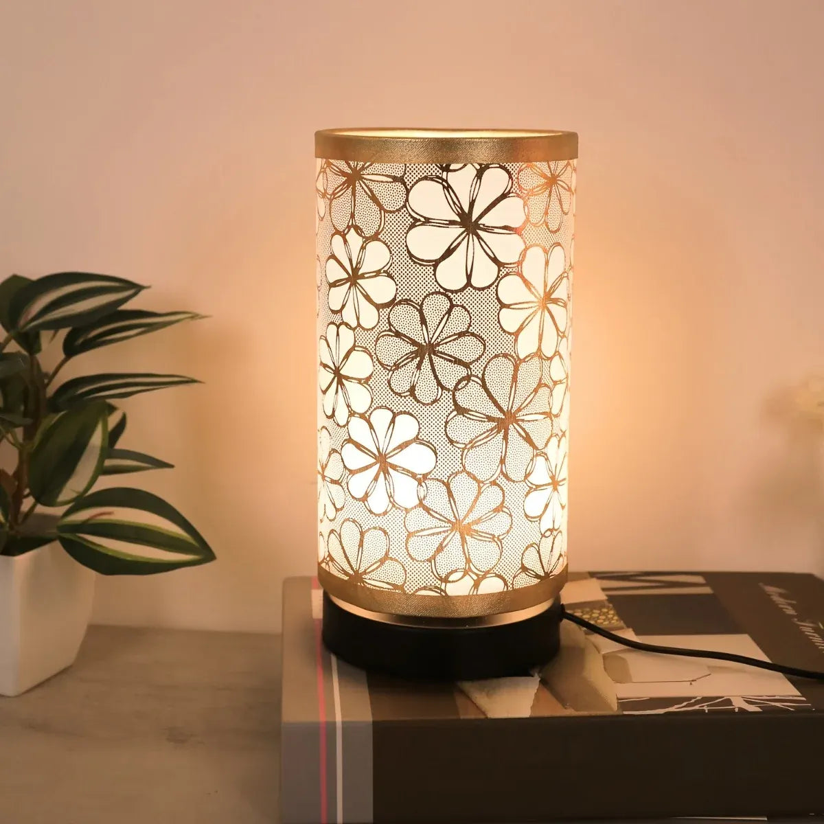 Floral USB-Powered Table Lamp with Warm Ambient Glow