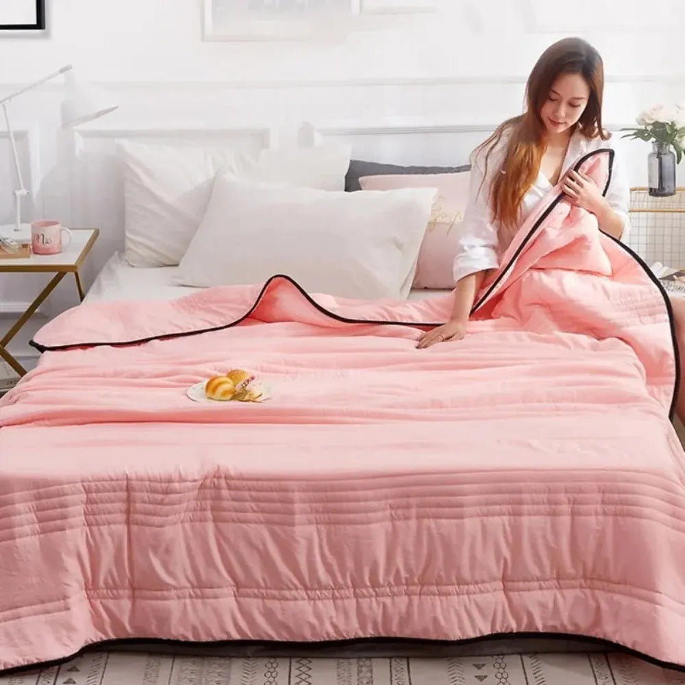 Lightweight Cooling Blanket for Hot Sleepers – Gentle Soft Skin-Friendly Bedding
