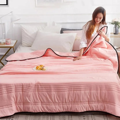 Lightweight Cooling Blanket for Hot Sleepers – Gentle Soft Skin-Friendly Bedding