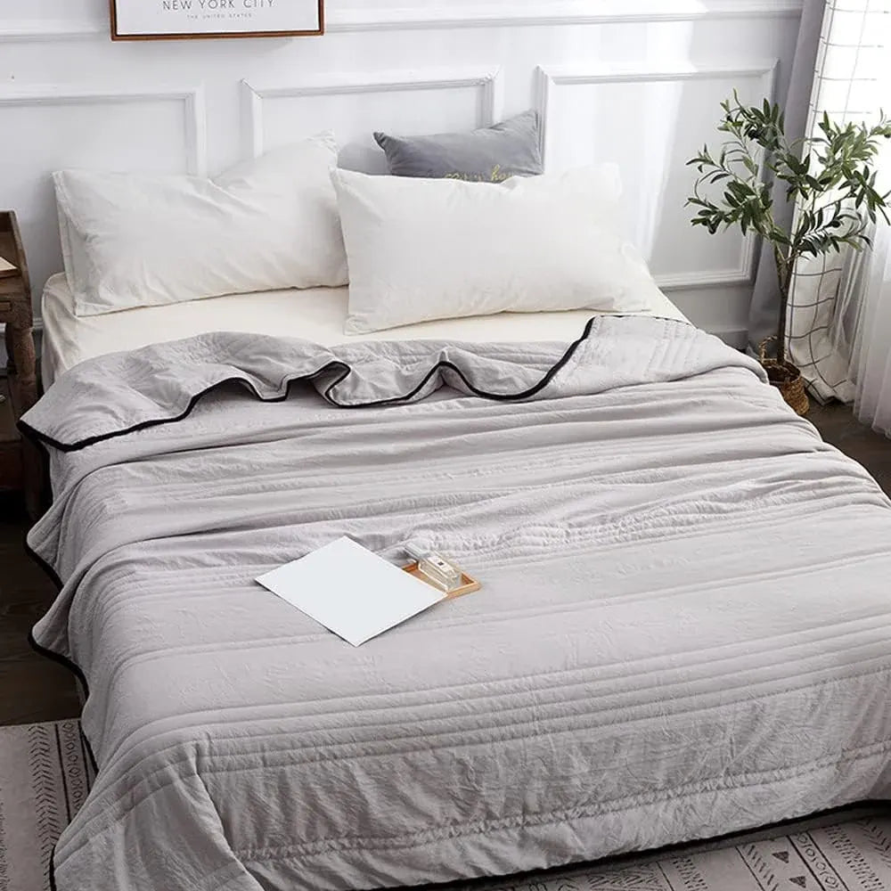 Lightweight Cooling Blanket for Hot Sleepers – Gentle Soft Skin-Friendly Bedding