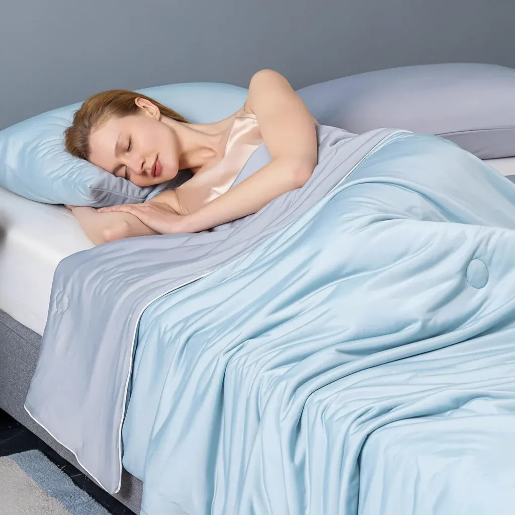 Lightweight Summer Cooling Blanket with Moisture-Wicking Soft Fabric