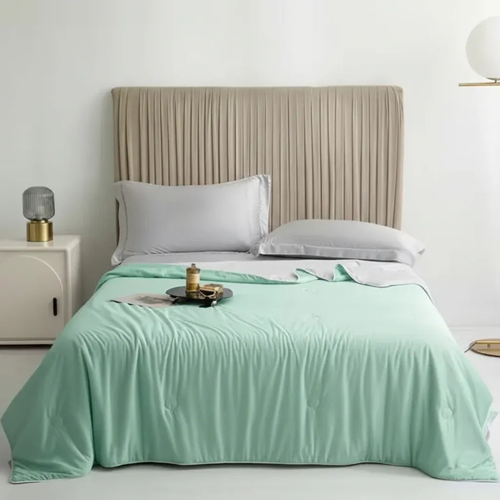 Lightweight Summer Cooling Blanket with Moisture-Wicking Soft Fabric