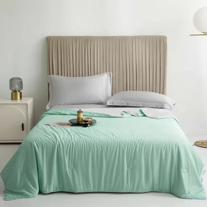 Lightweight Summer Cooling Blanket with Moisture-Wicking Soft Fabric