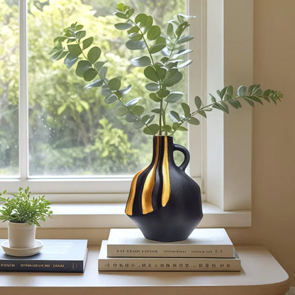 Modern Ceramic Vase in Black & White with Gold Accents – Elegant Tabletop and Mantelpiece Decor