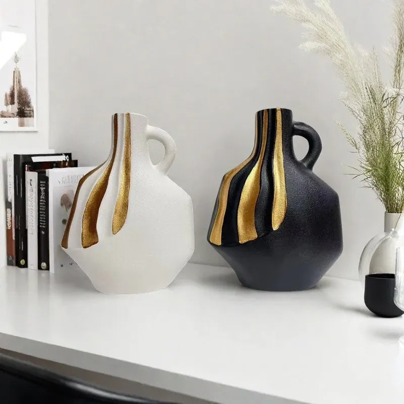 Modern Ceramic Vase in Black & White with Gold Accents – Elegant Tabletop and Mantelpiece Decor