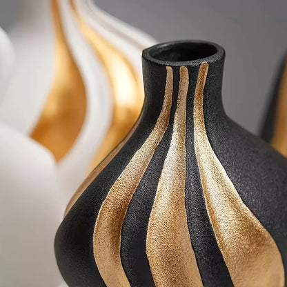 Modern Ceramic Vase in Black & White with Gold Accents – Elegant Tabletop and Mantelpiece Decor